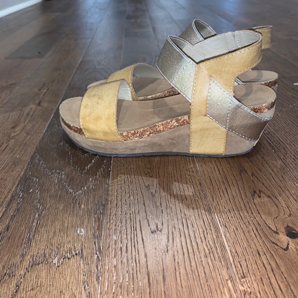 PIERRE DUMAS WEDGES - Picture 2 of 5